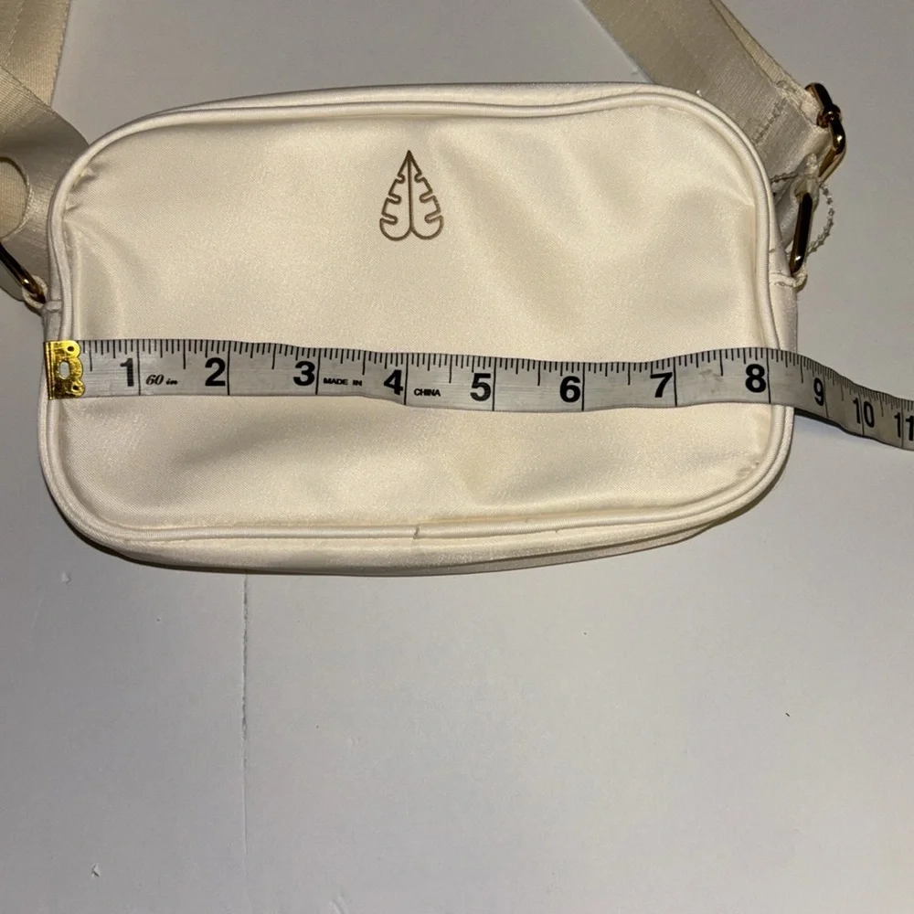 BIOSSANCE…CREAM COLORED CROSSBODY…ADJUSTABLE STRAP EXCELLENT CONDITION LOOKS NEW